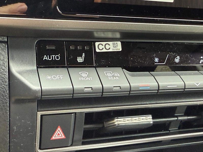 Toyota Camry Vehicle Image 16