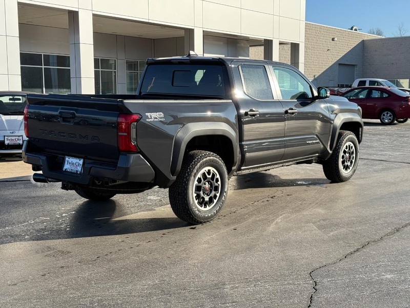 Toyota Tacoma 4WD Vehicle Image 3