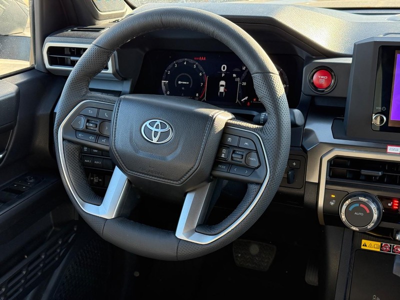 Toyota Tacoma 4WD Vehicle Image 8
