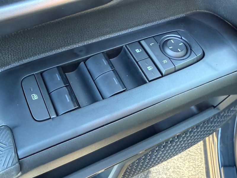 Toyota Tacoma 4WD Vehicle Image 10