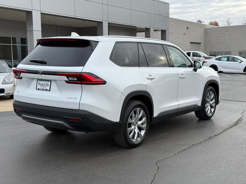 Toyota Grand Highlander Vehicle Image 3