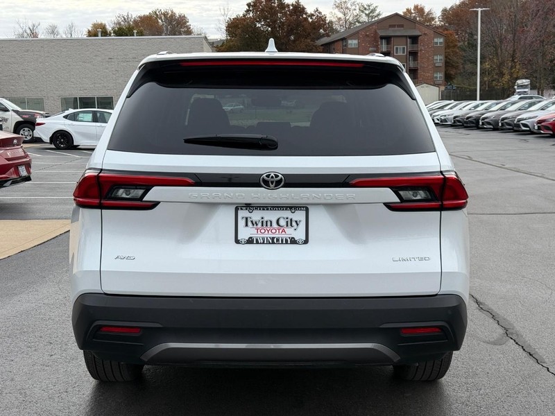 Toyota Grand Highlander Vehicle Image 5