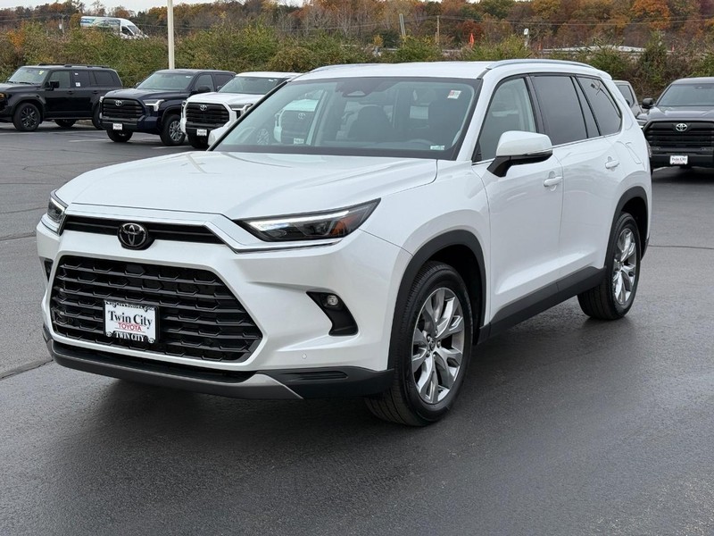 Toyota Grand Highlander Vehicle Image 9