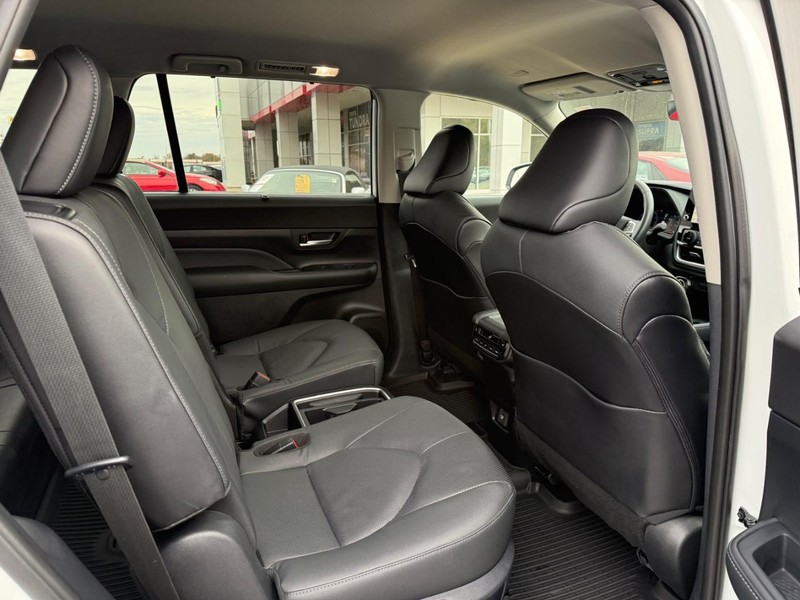Toyota Grand Highlander Vehicle Image 12
