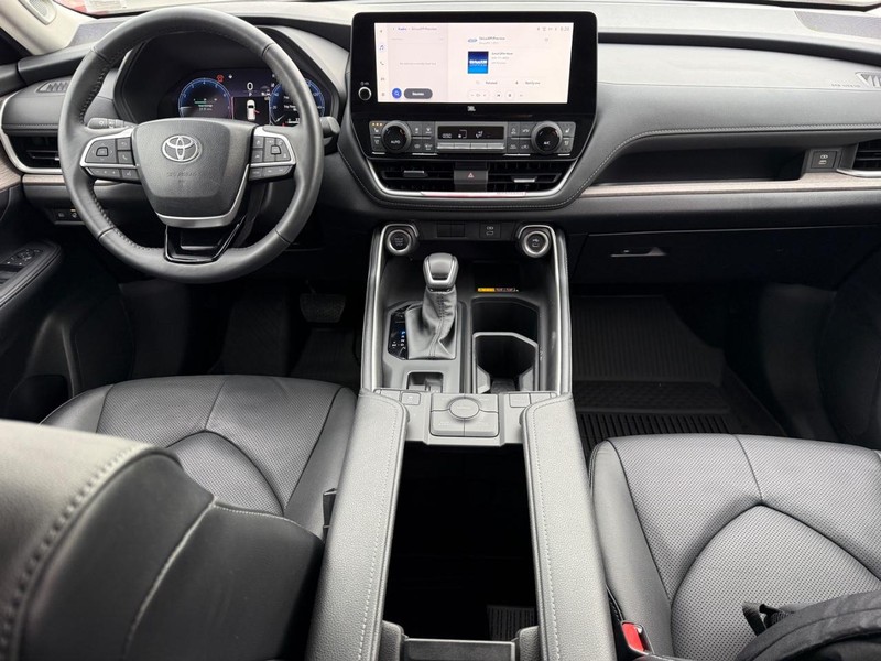 Toyota Grand Highlander Vehicle Image 13