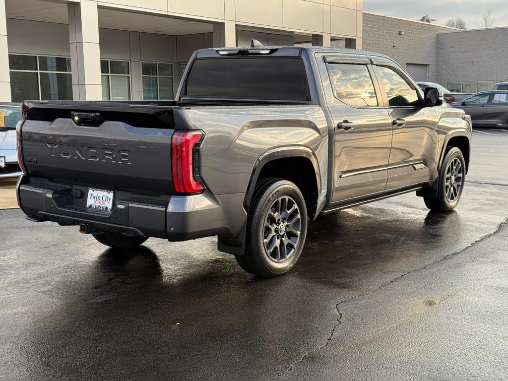 Toyota Tundra 4WD Vehicle Image 3