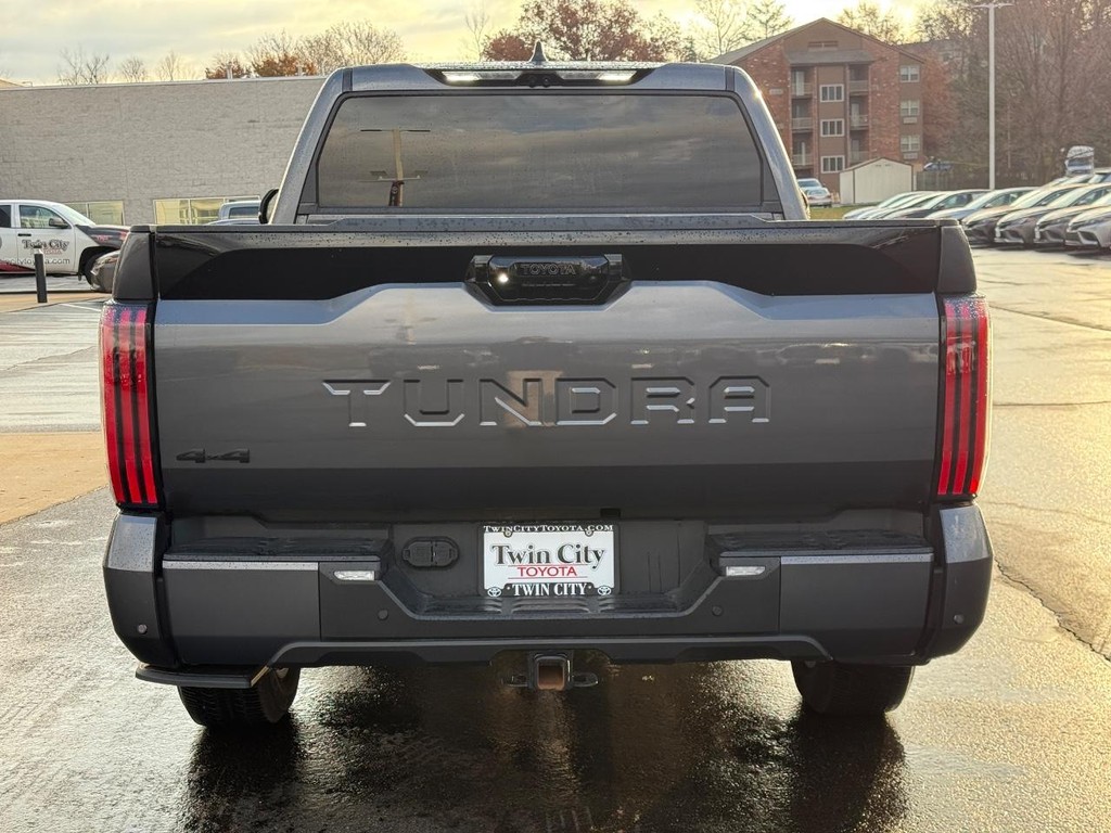 Toyota Tundra 4WD Vehicle Image 5