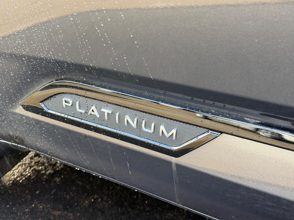 Toyota Tundra 4WD Vehicle Image 8