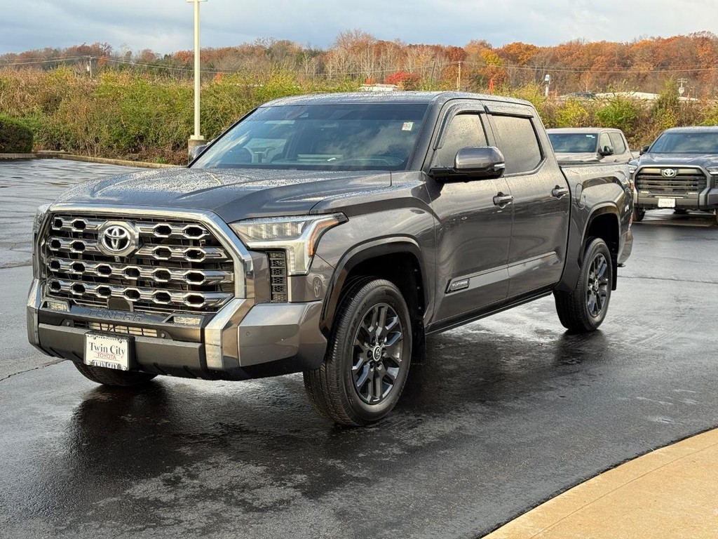 Toyota Tundra 4WD Vehicle Image 9