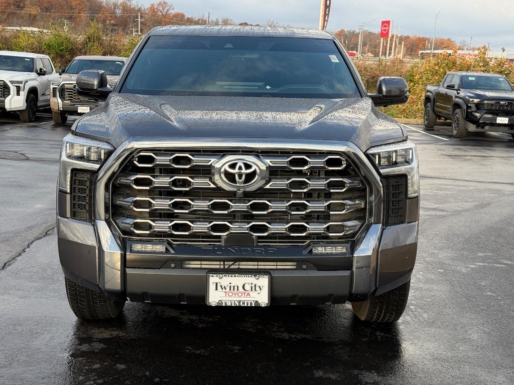 Toyota Tundra 4WD Vehicle Image 10