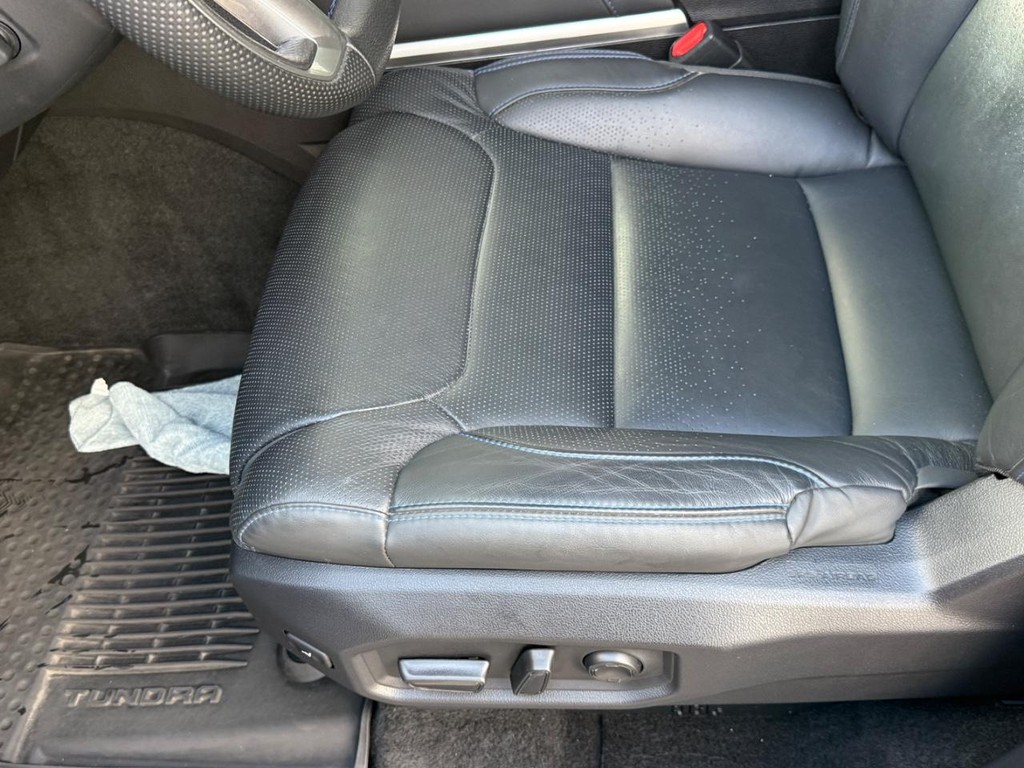 Toyota Tundra 4WD Vehicle Image 17