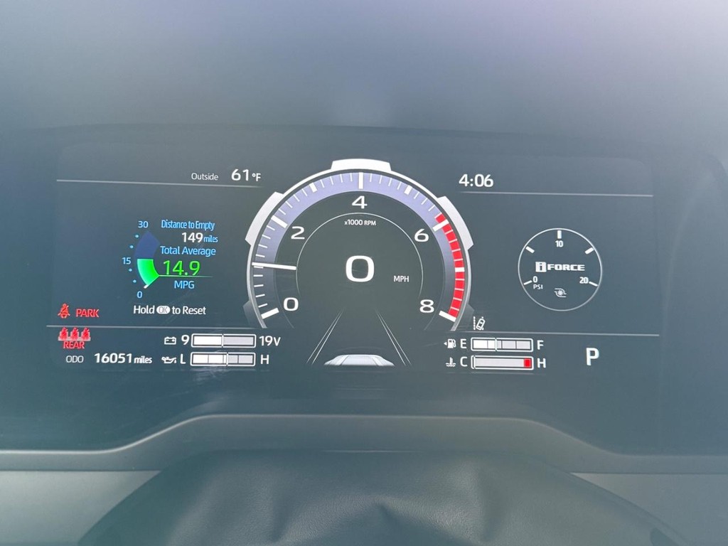 Toyota Tundra 4WD Vehicle Image 21