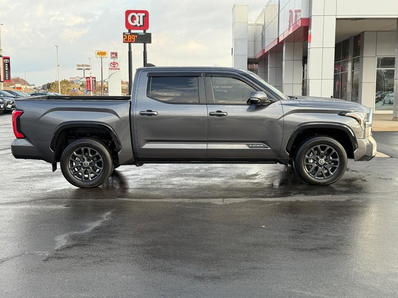 Toyota Tundra 4WD Vehicle Image 2