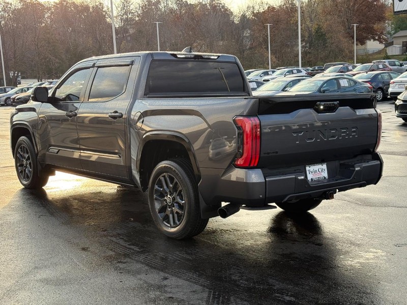 Toyota Tundra 4WD Vehicle Image 6