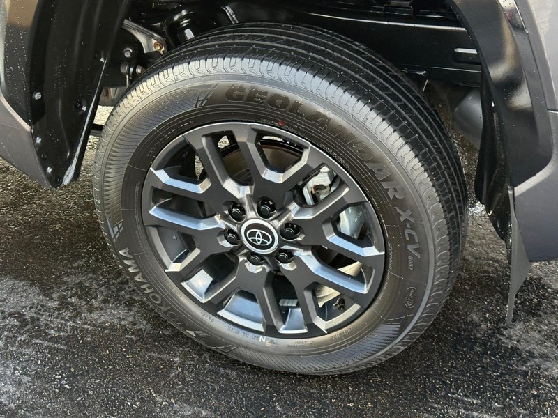 Toyota Tundra 4WD Vehicle Image 7