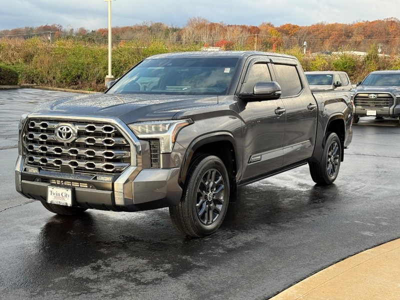Toyota Tundra 4WD Vehicle Image 9