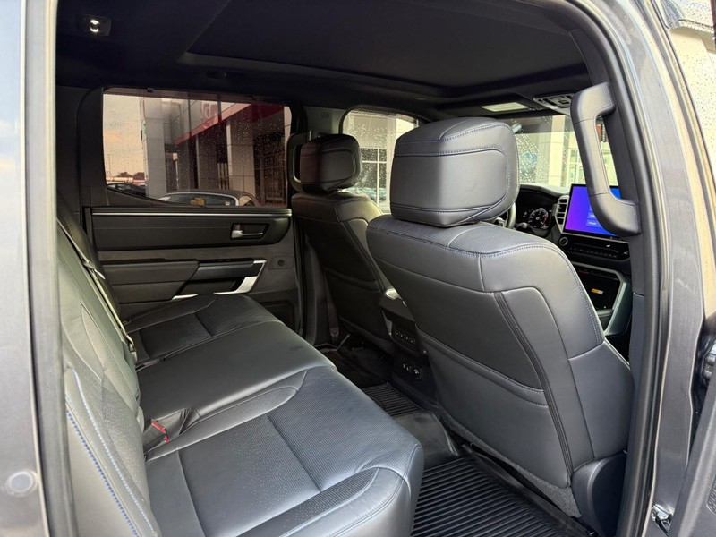 Toyota Tundra 4WD Vehicle Image 11