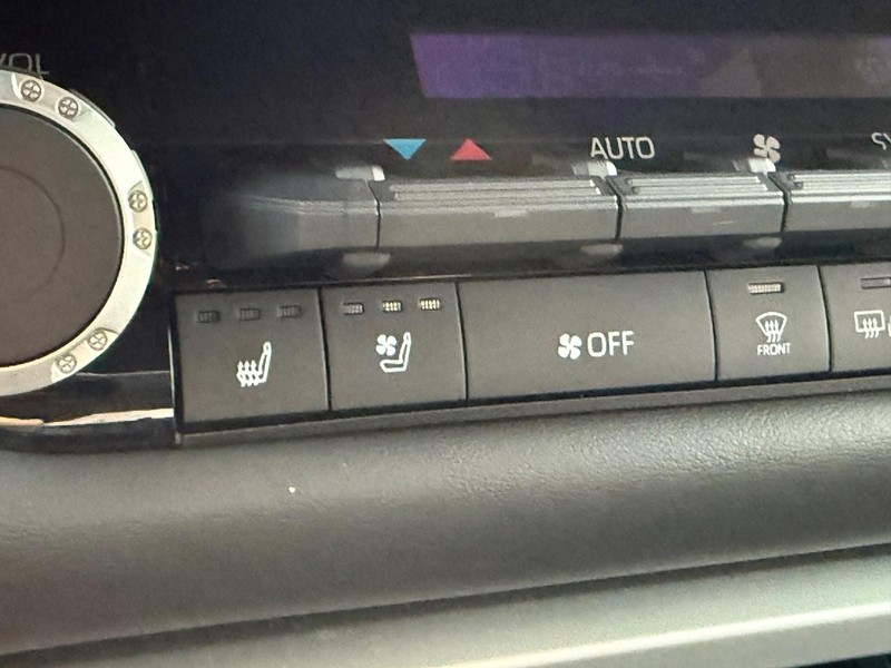 Toyota Tundra 4WD Vehicle Image 24