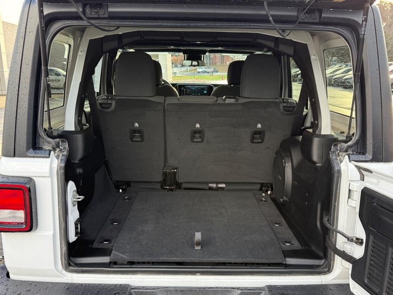 Jeep Wrangler Vehicle Image 4