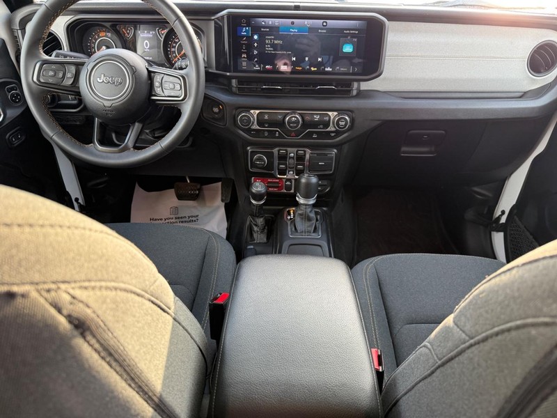 Jeep Wrangler Vehicle Image 11