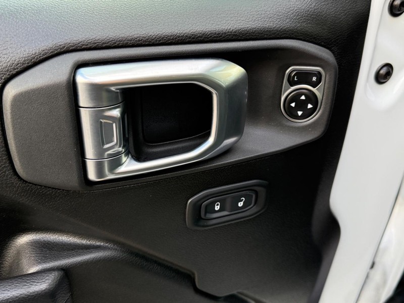 Jeep Wrangler Vehicle Image 14