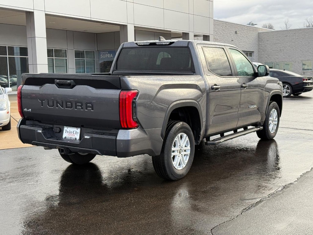 Toyota Tundra 4WD Vehicle Image 3