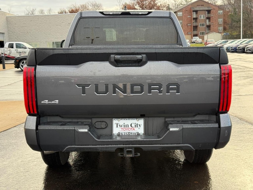 Toyota Tundra 4WD Vehicle Image 5