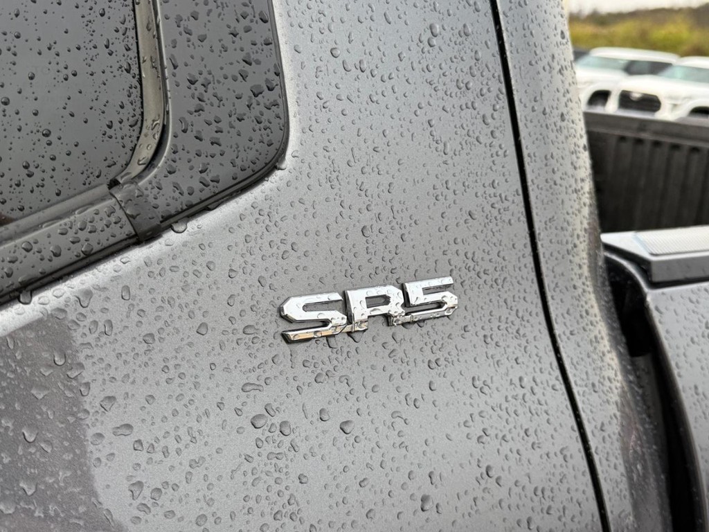 Toyota Tundra 4WD Vehicle Image 9