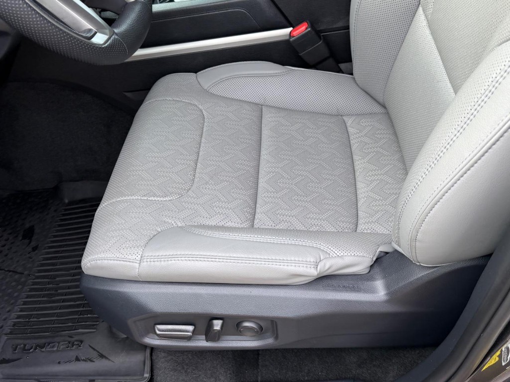 Toyota Tundra 4WD Vehicle Image 16