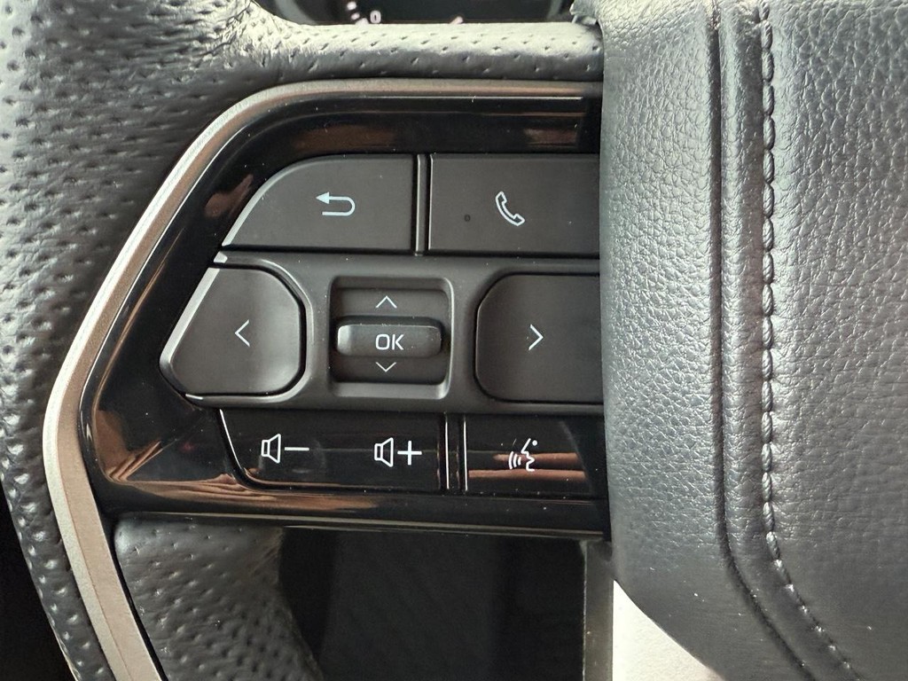 Toyota Tundra 4WD Vehicle Image 18