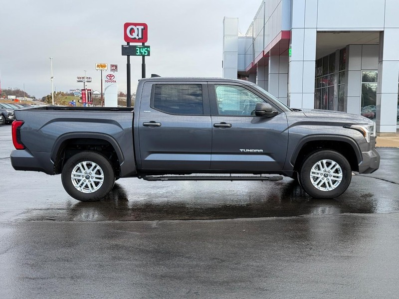 Toyota Tundra 4WD Vehicle Image 2