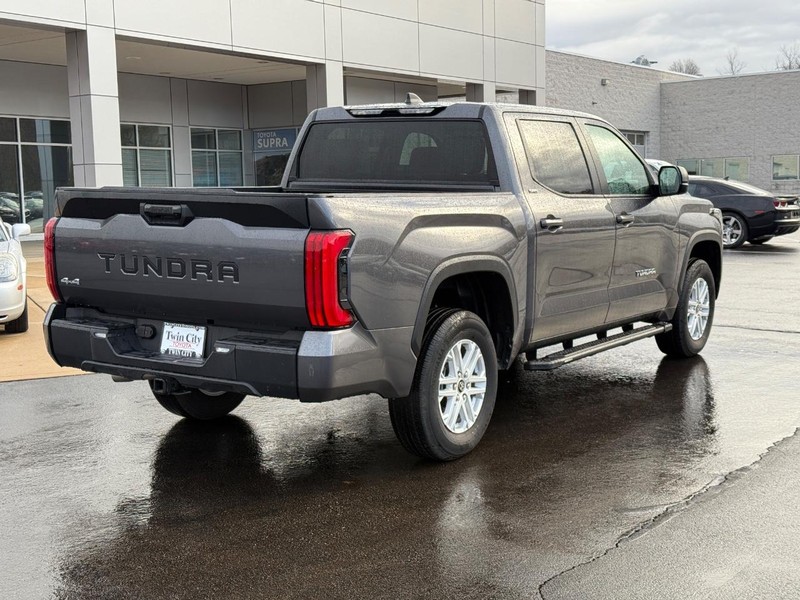 Toyota Tundra 4WD Vehicle Image 3