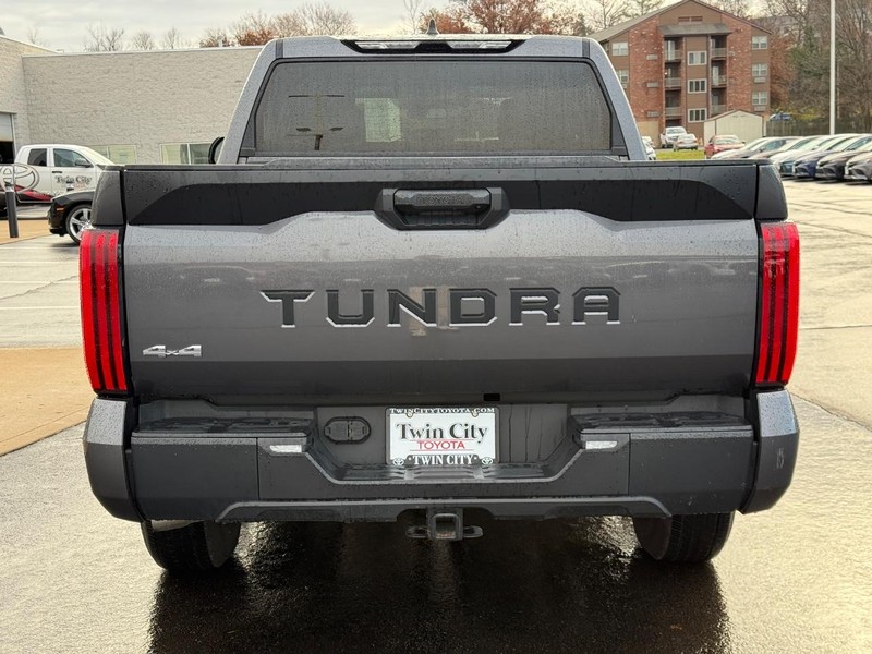 Toyota Tundra 4WD Vehicle Image 5