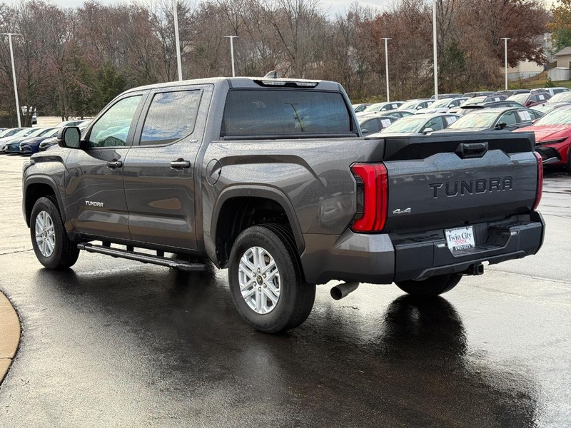 Toyota Tundra 4WD Vehicle Image 6