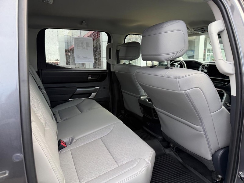 Toyota Tundra 4WD Vehicle Image 11