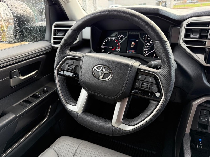 Toyota Tundra 4WD Vehicle Image 13