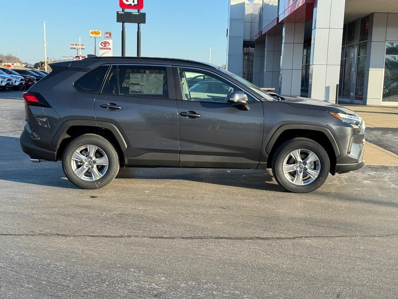 Toyota RAV4 Vehicle Image 2