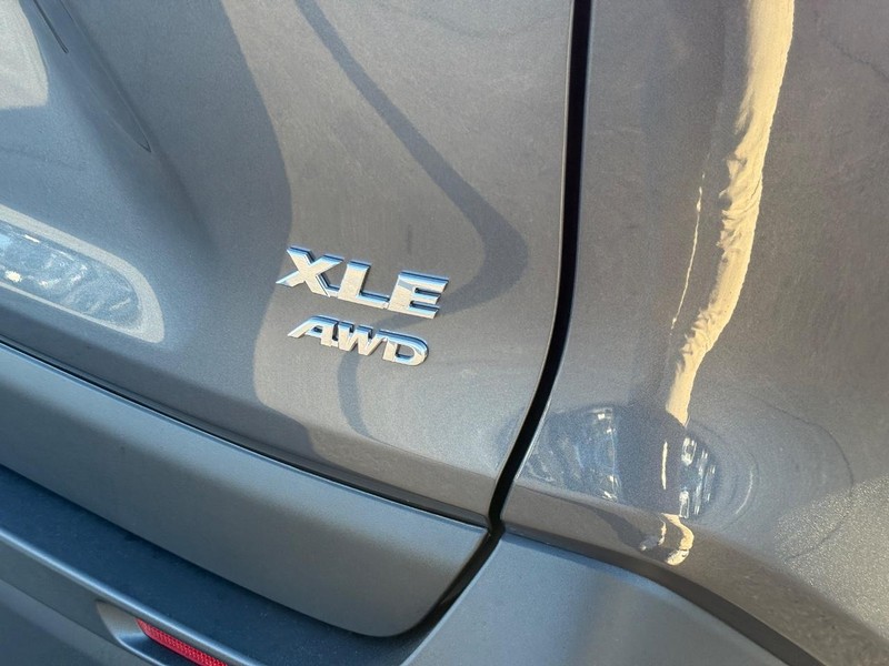 Toyota RAV4 Vehicle Image 4