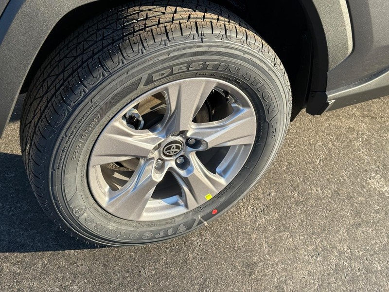 Toyota RAV4 Vehicle Image 5