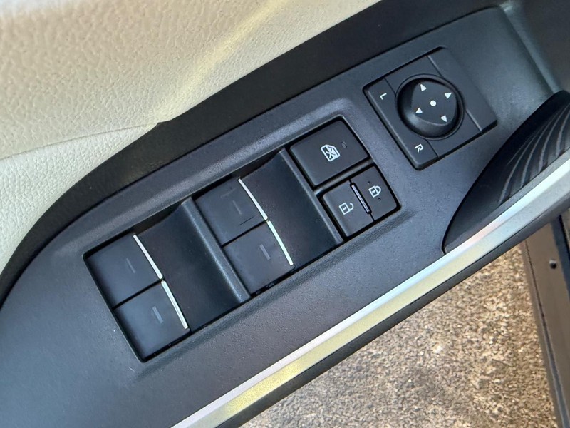 Toyota RAV4 Vehicle Image 10