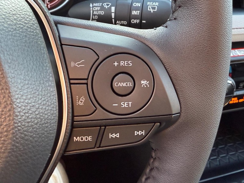 Toyota RAV4 Vehicle Image 13