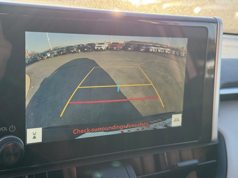 Toyota RAV4 Vehicle Image 15