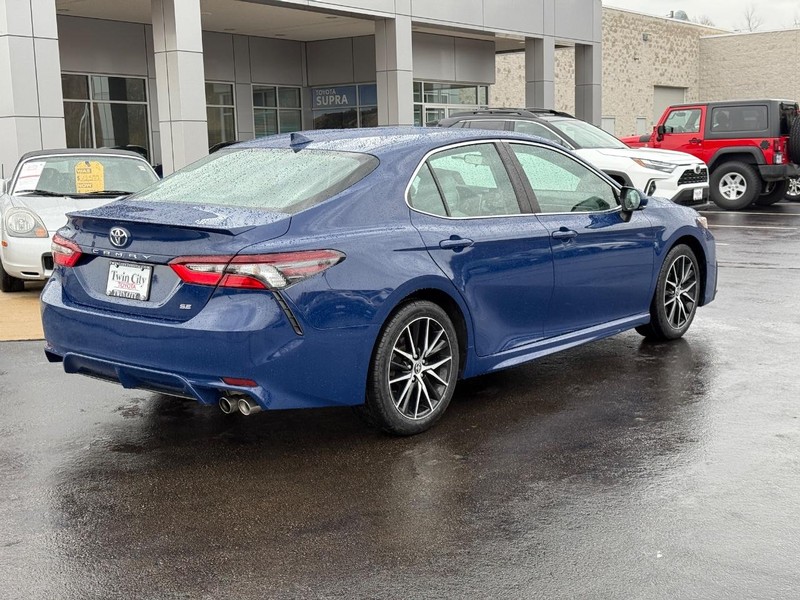 Toyota Camry Vehicle Image 3