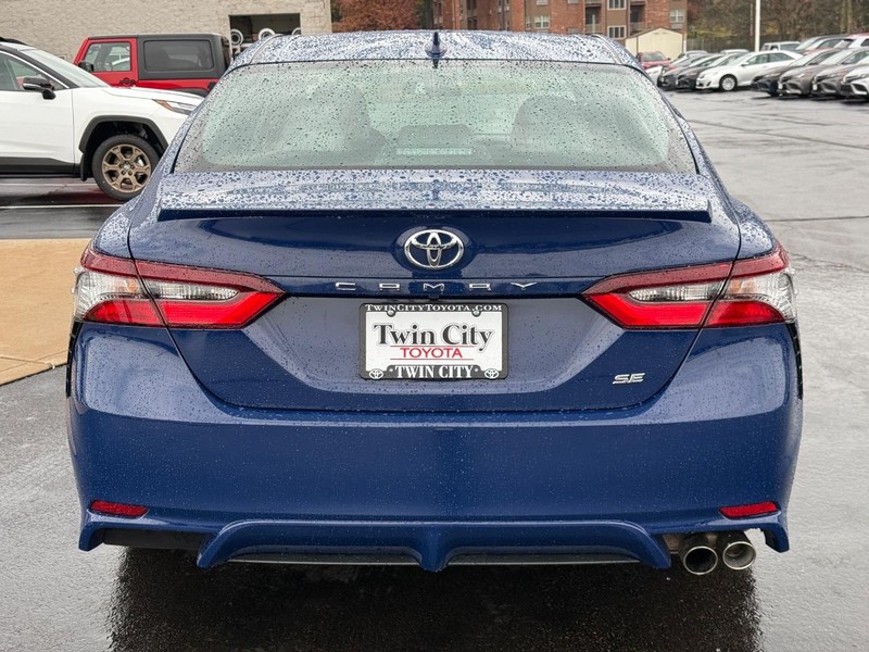 Toyota Camry Vehicle Image 4