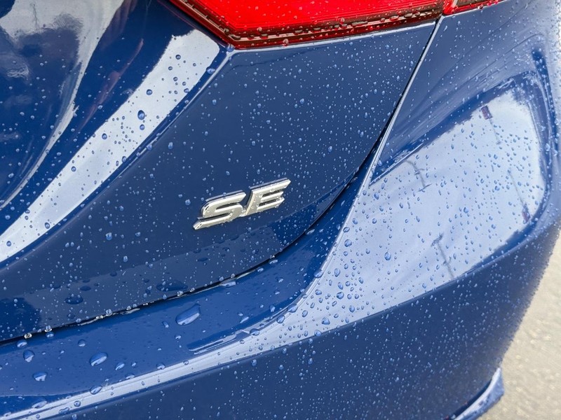 Toyota Camry Vehicle Image 5