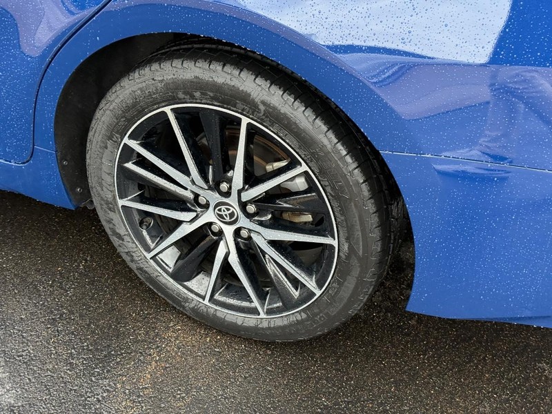 Toyota Camry Vehicle Image 7