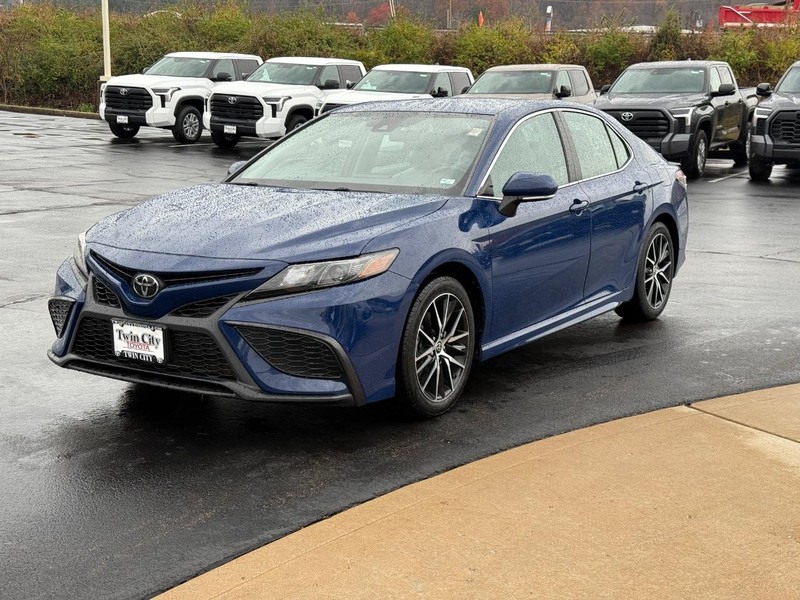 Toyota Camry Vehicle Image 8