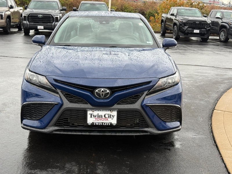 Toyota Camry Vehicle Image 9