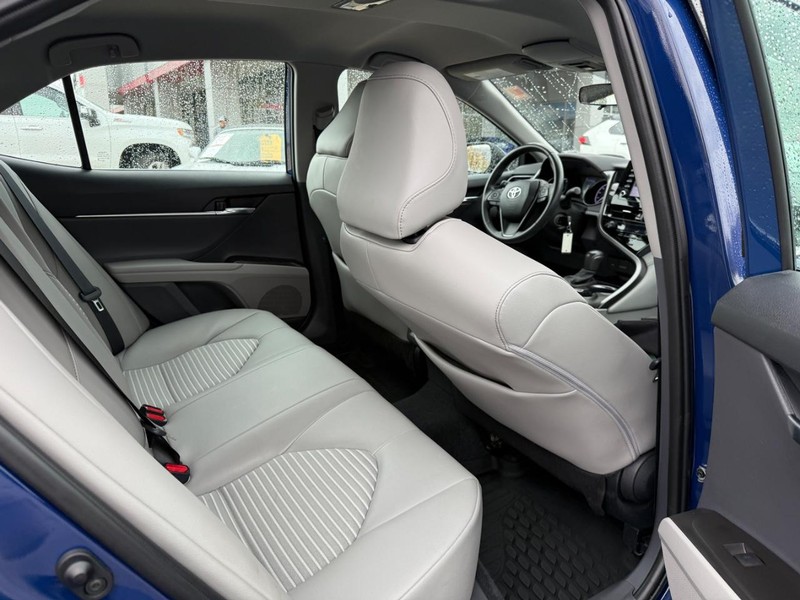 Toyota Camry Vehicle Image 10