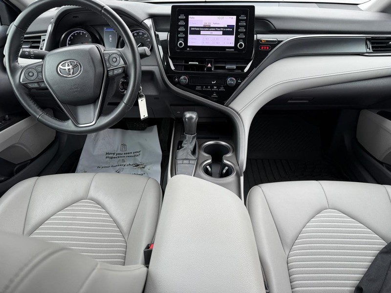 Toyota Camry Vehicle Image 11